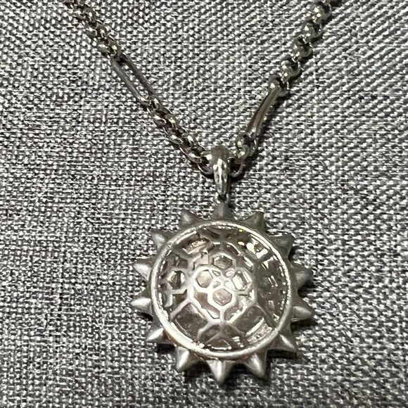NWOT Kendra Scott Sienna Sun Pendant Necklace in Silver Reversible. #KSNK - Picture 4 of 10
